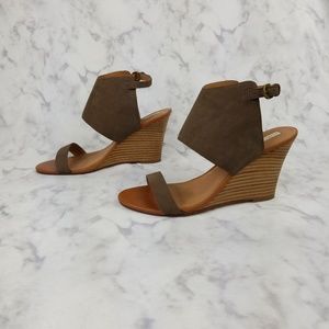 Halogen Wedge Sandals 3.5" heels Leather size 8.5
